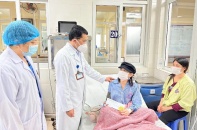  Bệnh viện K trao quà Tết cho nhiều bệnh nhân ung thư