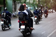 Nguy hiểm việc trẻ vị thành niên tự ý điều khiển xe gắn máy