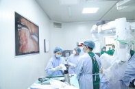 Nhiều lợi ích khi phẫu thuật ung thư bằng robot