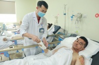 Một bệnh nhân của vụ tai nạn liên hoàn ở Xuân La bị thương rất nặng