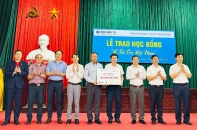 Báo Đầu tư trao 100 suất học bổng cho trẻ em hiếu học tỉnh Thái Bình