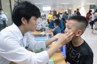  Tin mới về y tế ngày 13/6: Phẫu thuật miễn phí cho trẻ mắc dị tật khe hở môi, vòm miệng; Sai lầm khi dùng ong châm để điều trị giảm đau