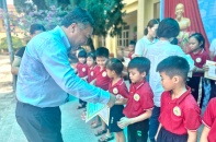 100 suất học bổng đến với trẻ em nghèo hiếu học tại Hà Nam