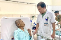 Vượt qua thách thức trong phẫu thuật nội soi lấy sỏi mật cho cụ ông 99 tuổi