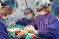 Phẫu thuật nâng mũi miễn phí cho 30 tân sinh viên đại học
