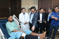 Lãnh đạo Bộ Y tế thăm, chúc mừng cầu thủ Xuân Son phẫu thuật thành công