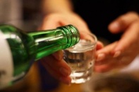 Bộ Y tế vào cuộc vụ 1 người tử vong, 4 người nhập viện do nghi ngộ độc rượu