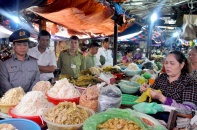 Kinh doanh thức ăn đường phố: Phạt từ 1-3 triệu đồng với hành vi vi phạm an toàn thực phẩm