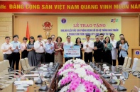 Bộ Y tế tiếp nhận nửa triệu liều vắc-xin sởi do FPT Long Châu trao tặng