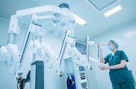 Tin mới y tế ngày 2/5: Robot phẫu thuật hiện đại nhất Đông Nam Á có mặt tại TP.HCM
