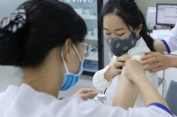 Người lớn tuổi và người bệnh nền: Cảnh giác với cúm khi giao mùa