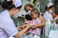 Sắp ngừng cấp thẻ BHYT giấy, người dân đi khám bệnh cần lưu ý gì