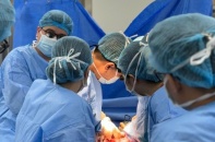 Tin mới y tế ngày 26/6:  Xuyên đêm hồi sinh sự sống từ lá gan hiến tặng