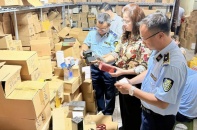  TP.HCM siết chặt kiểm tra, triệt phá hàng giả dầu gió, mỹ phẩm kém chất lượng