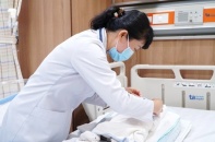 Tin mới y tế ngày 23/7: Trẻ hóa ung thư tuyến giáp