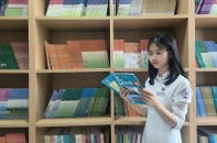 Nhà xuất bản Giáo dục Việt Nam tặng sách cho thư viện thông minh Trường THPT Nguyễn Chí Thanh
