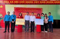 Hơn 17.000 cuốn sách giáo khoa tặng học sinh vùng lũ Nghệ An nhân dịp khai giảng năm học mới
