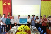 Nhà Xuất bản Giáo dục Việt Nam kịp thời hỗ trợ ngành giáo dục tỉnh Tuyên Quang sau mưa lũ