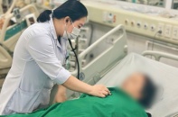 Người cao tuổi ngộ độc nặng vì uống nước củ ấu tầu chữa đau khớp