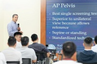 Tin mới y tế ngày 30/10: Chuyên gia quốc tế chia sẻ kỹ thuật bảo tồn khớp háng tại Việt Nam