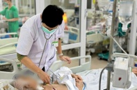 Tin mới y tế ngày 6/11: Không nên tự ý dùng thuốc khi viêm phổi mùa lạnh