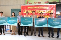 Nhà xuất bản Giáo dục Việt Nam đồng hành cùng học sinh và trường học vùng bão lũ