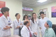 Sau 20 năm sống với liệt mặt, người phụ nữ tìm lại hy vọng tại Bệnh viện E