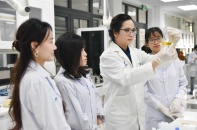 Tuyển sinh đại học ngành Y, Dược 2026 thêm tổ hợp, tăng chuẩn đầu vào