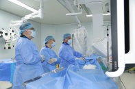 Giữ nhịp tim bằng công nghệ và bàn tay người thầy thuốc