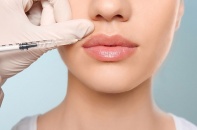 Hoại tử, áp xe môi sau tiêm tan filler tại cơ sở làm đẹp không phép