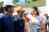 Thí sinh Hoa hậu Hữu nghị ASEAN thán phục những người thợ Đèo Cả