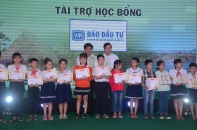 Báo Đầu tư trao học bổng tại huyện Hòa Vang (Đà Nẵng)