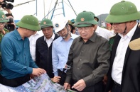 Phó Thủ tướng Trịnh Đình Dũng kiểm tra phòng chống bão số 9 tại miền Trung
