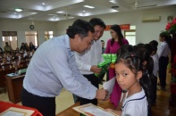 Báo Đầu tư tiếp tục trao học bổng “Vì trẻ em Việt Nam” tại Phú Yên