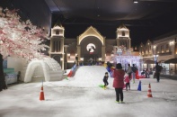 Trải nghiệm trượt tuyết giữa ngày hè nắng nóng tại khu vui chơi Snow Town Sài Gòn