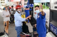 Giá xăng giữ nguyên, giá dầu tăng nhẹ