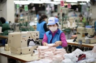 Vinatex đã cung ứng 750.000 khẩu trang vải dệt kim kháng khuẩn ra thị trường