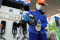 Giá xăng RON 95 tiến sát 30.000 đồng/lít
