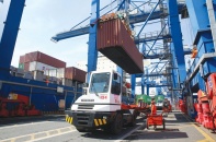 Cán cân thương mại duy trì trạng thái tích cực, xuất siêu 0,8 tỷ USD