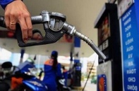 Giá xăng dầu đồng loạt giảm mạnh, giá dầu không còn cao hơn xăng