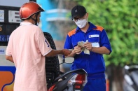 Giá xăng RON 95 giảm về mốc 23.000 đồng/lít