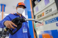 Giá xăng giảm gần 600 đồng mỗi lít