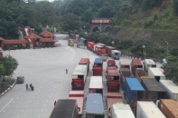 Hơn 1.200 xe hàng hóa được thông quan qua các cửa khẩu tại Lạng Sơn