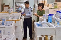 Lại thu giữ lượng lớn thực phẩm chức năng, sữa, mỹ phẩm nhập lậu tại Hà Nội