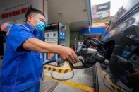 Giá xăng dầu đồng loạt giảm từ 930 - 1.210 đồng/lít,kg