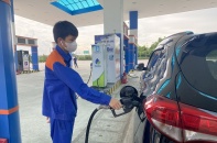 Giá xăng RON95 vượt 20.000 đồng/lít Giá xăng RON95 vượt 20.000 đồng/lít