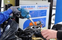 Giá xăng RON95 giảm nhẹ, về 20.400 đồng/lít