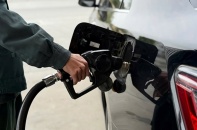 Giá xăng dầu tiếp tục giảm, xăng RON95 còn 18.600 đồng/lít