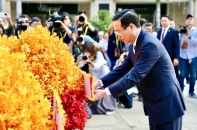 Chủ tịch nước dâng hương tưởng nhớ Chủ tịch Hồ Chí Minh và Chủ tịch Tôn Đức Thắng