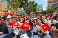 Trung tâm TP.HCM chật kín người dân xem hợp luyện diễu binh